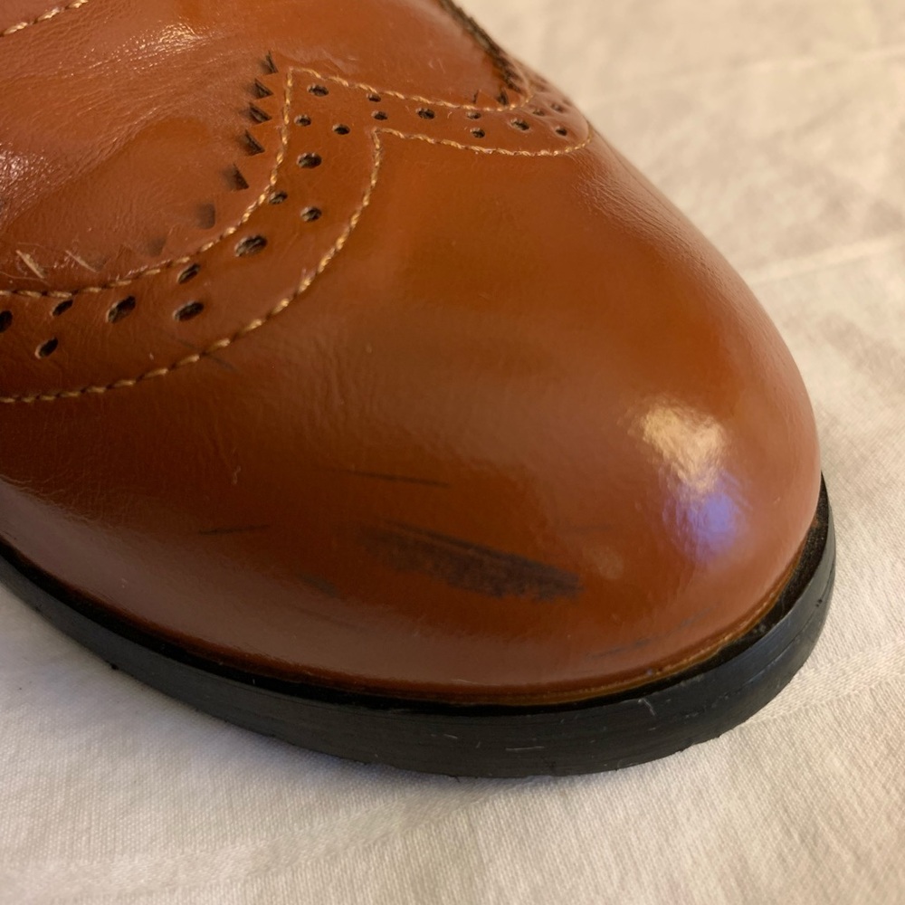 Elegant Tan Women's Leather Oxfords - Picture 5 of 7